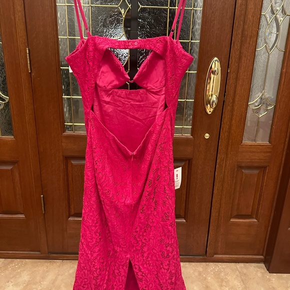 Bardot IVANNA LACE MIDI DRESS IN
FUSCHIA NEW - Picture 6 of 13